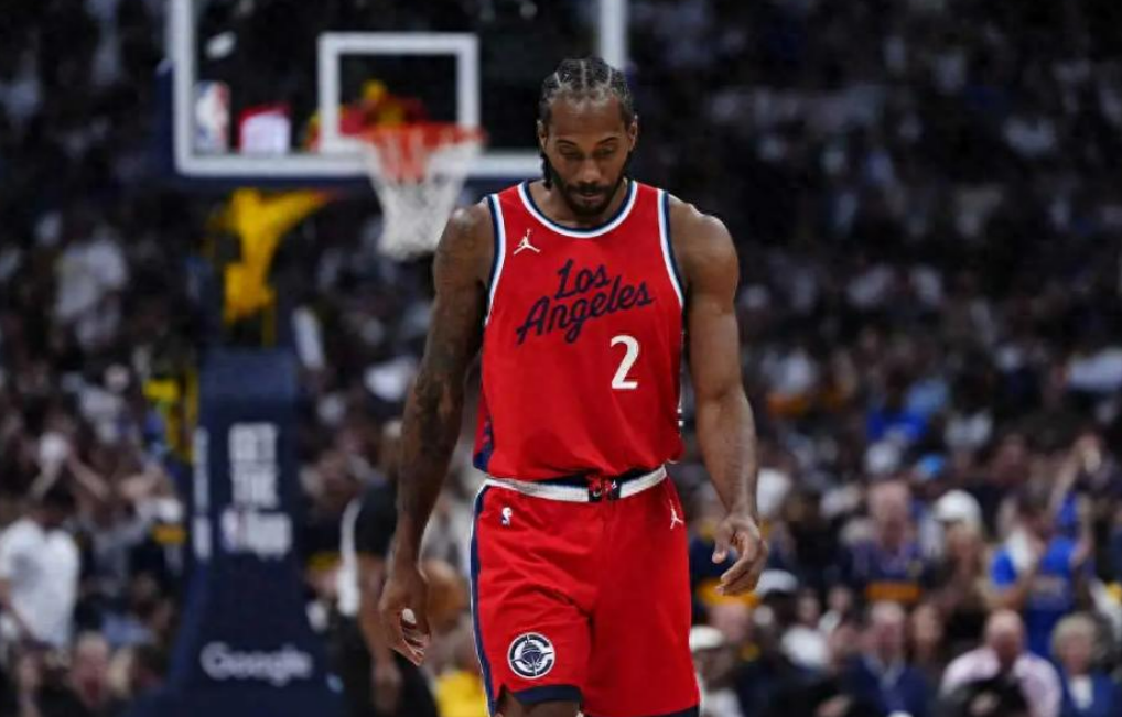 伦纳德下赛季结束去勇士？近来，勇士跟队记者Anthony Slater做客名记B