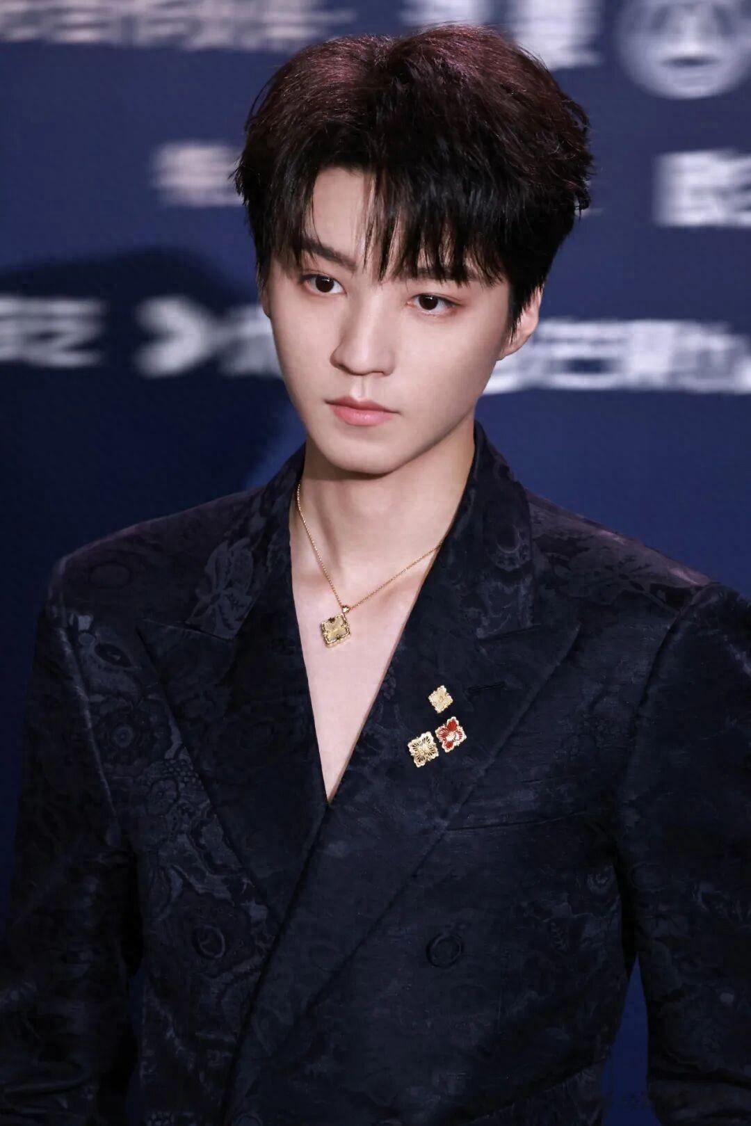 王俊凯商务井喷？陈都灵杀青在即？任敏此沙三搭？黄明昊综艺？