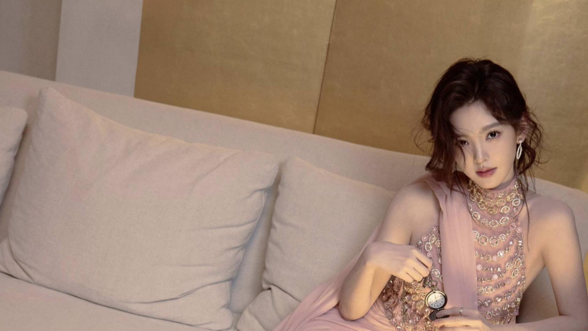 章若楠红毯化身“人间水蜜桃”，高定粉裙演绎春日浪漫诗篇