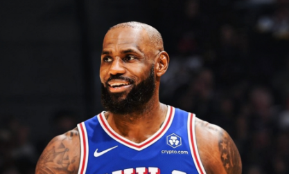 76人将参加新赛季揭幕战对阵卫冕冠军。NBA官方透露了新赛季揭幕战赛程，76人将