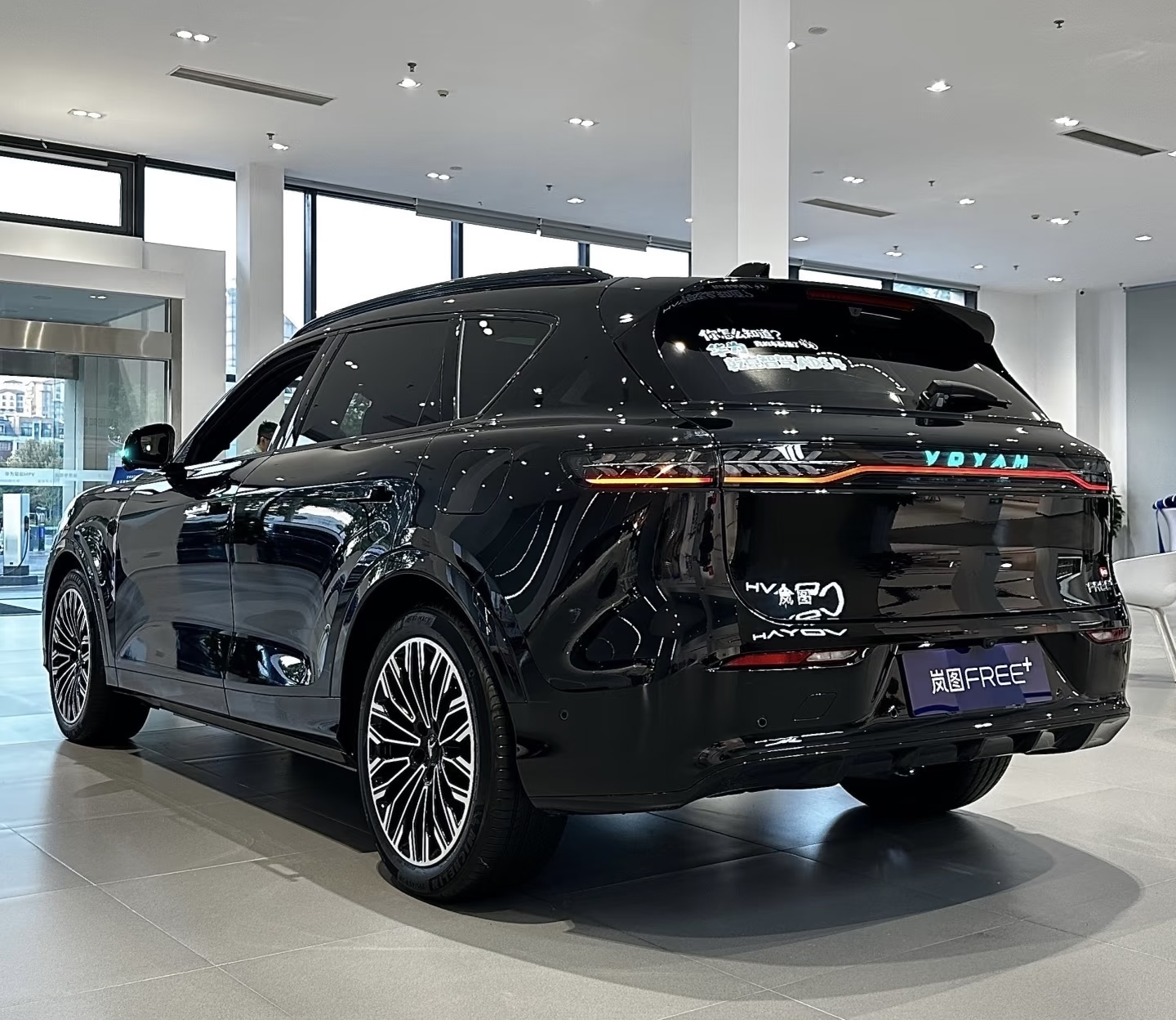 这车开起来真像贴地飞行！