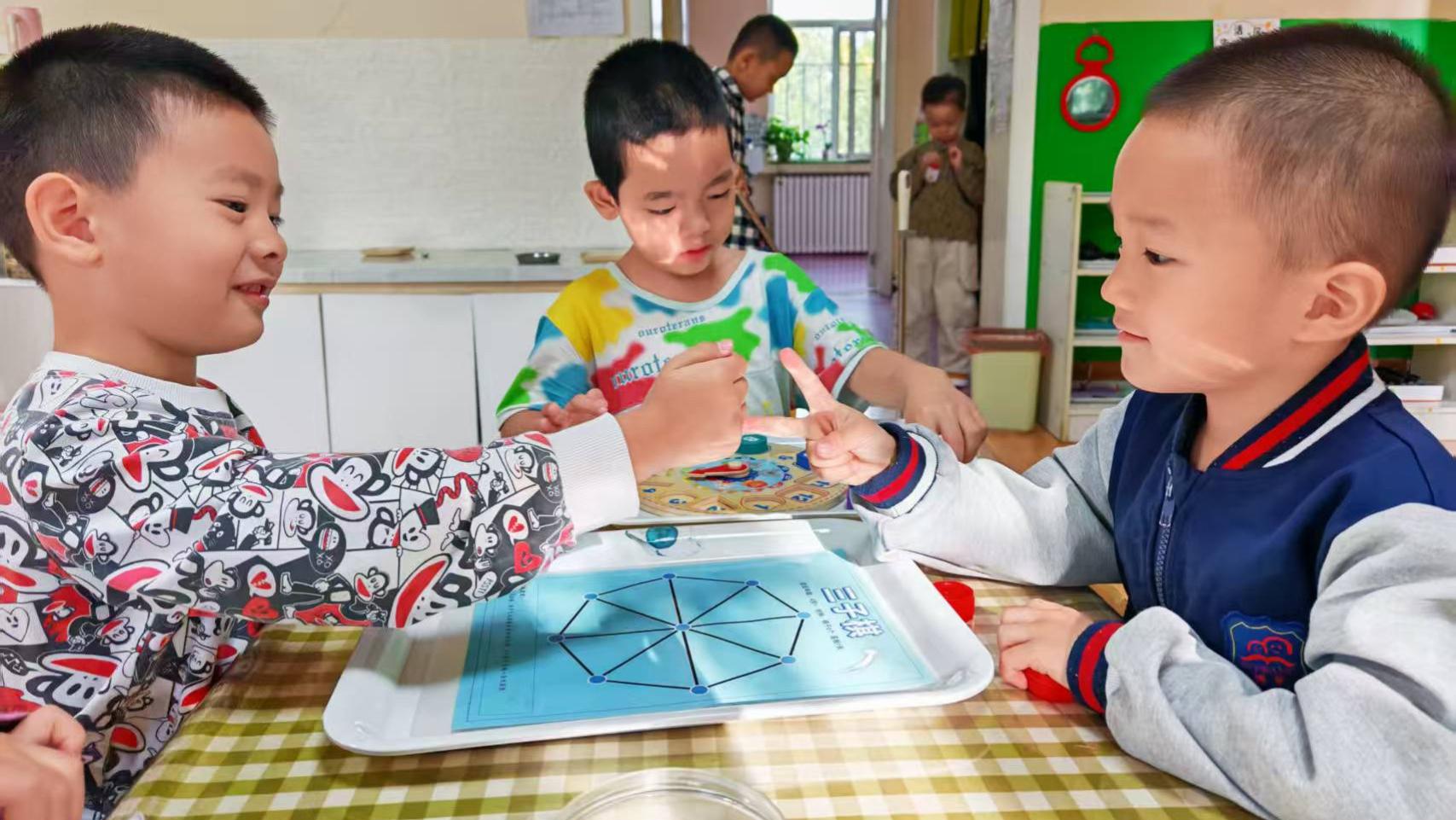 “‘让3岁幼儿抢玩具后平静下来’并非无章可循，掌握技巧是关键！”