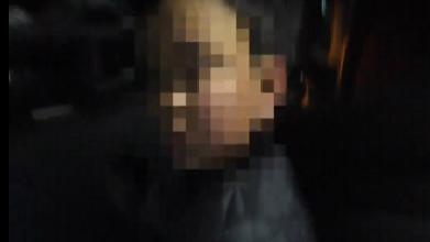 货车司机高速捡娃，因作业没写完离家出走，男孩崩溃：爸妈不要我