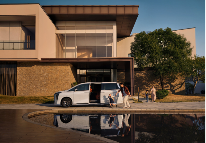 2026传祺M8 HEV颜值爆表，线条流畅大气，全家出游倍儿有面子。
值得推荐的