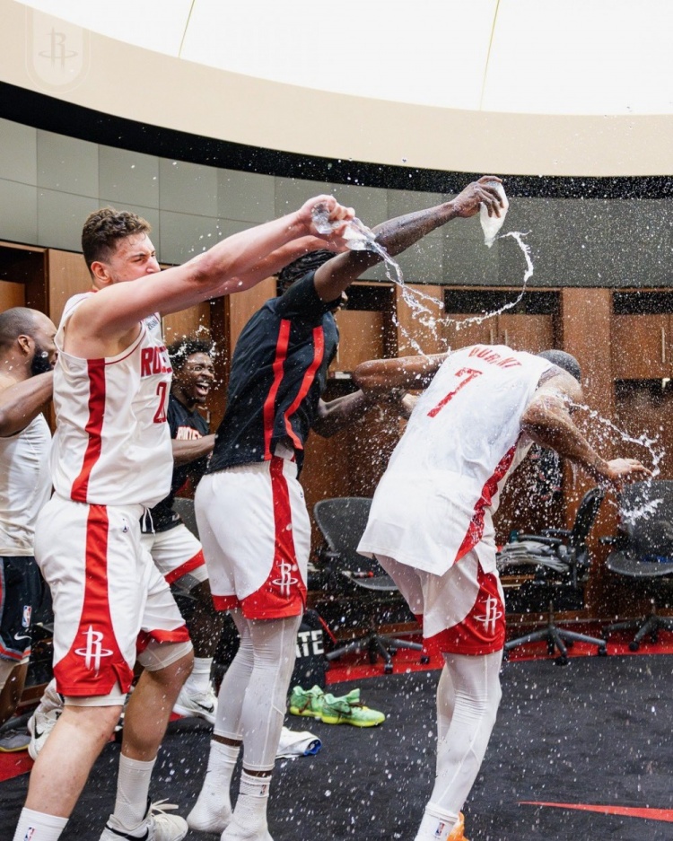 明天上午8点半，休斯顿火箭队将会在主场对阵灰熊队，灰熊队现在是西部第12，火箭队