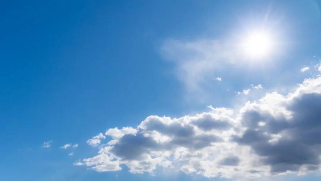 夏天一晒就红、痒、脱皮？别只当普通晒伤，警惕日光性皮炎！