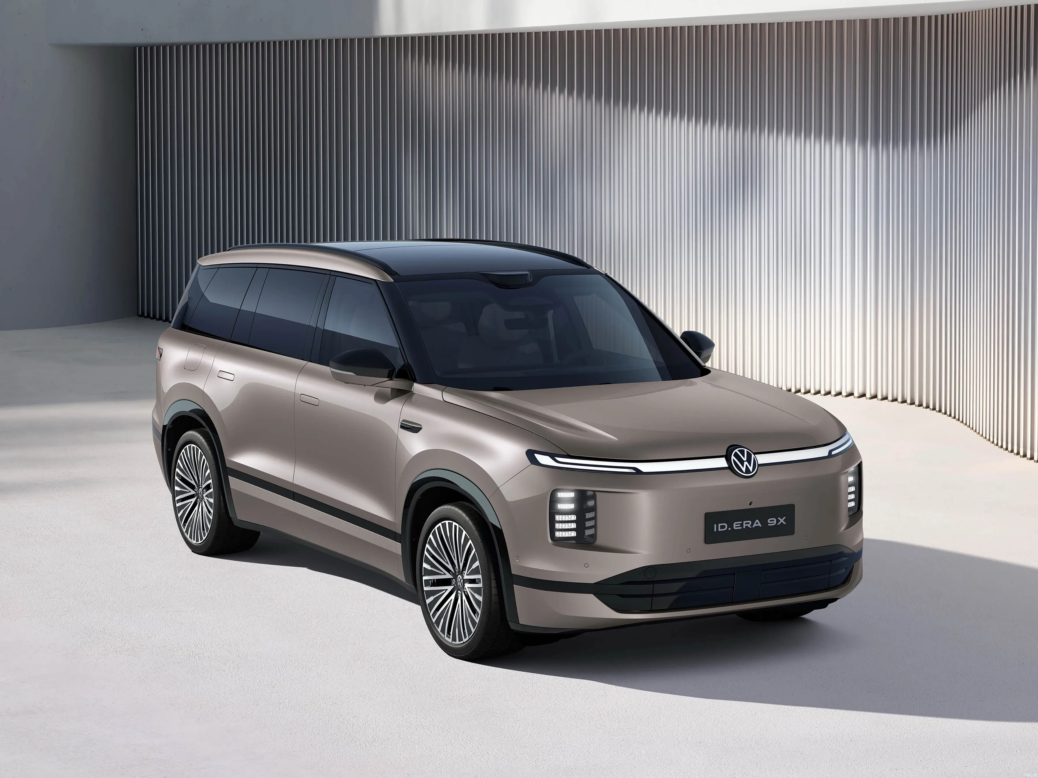 5米2大块头转弯比两厢车灵活？这底盘新势力真得喊师父！
试完上汽大众ID.9X，