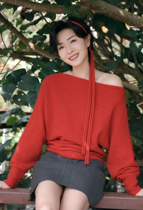 万茜这春日妆造，整体的感觉是真不错的，nice的！