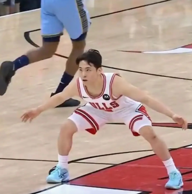 首次对阵老东家！今日公牛客场132-107大胜灰熊，本场比赛河村勇辉在下半场替补