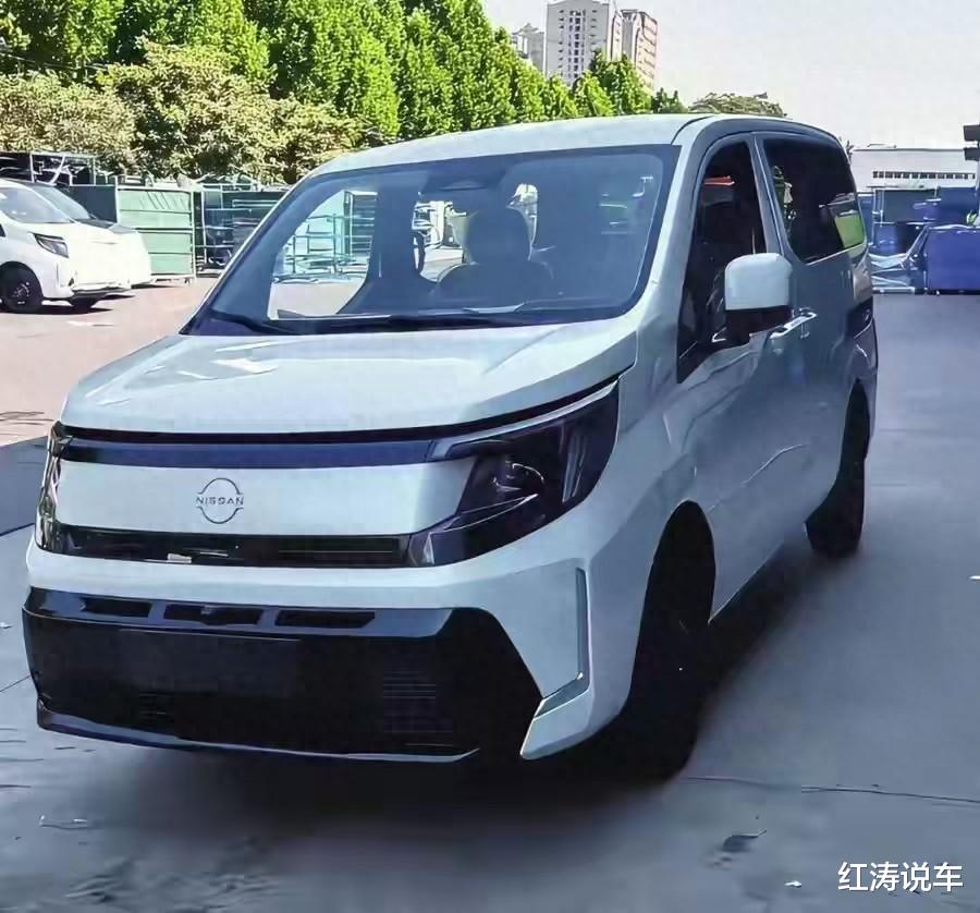 郑州日产全新NV200现身，外观变化大，配侧滑门，先来一睹为