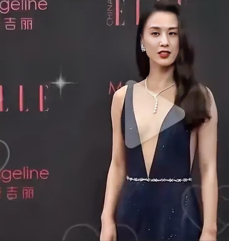 黄圣依最近的画风，怎么感觉有点变了？

离婚那会儿，舆论几乎一边倒。
都说她是“