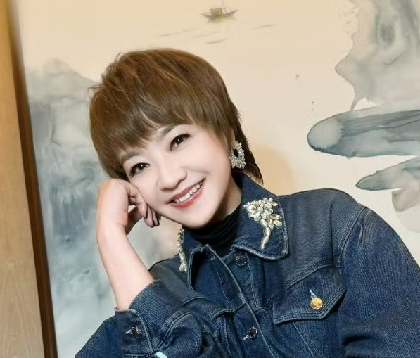 霍汶希此举是为陈慧娴Priscilla官宣演唱会
The Fabulous 40