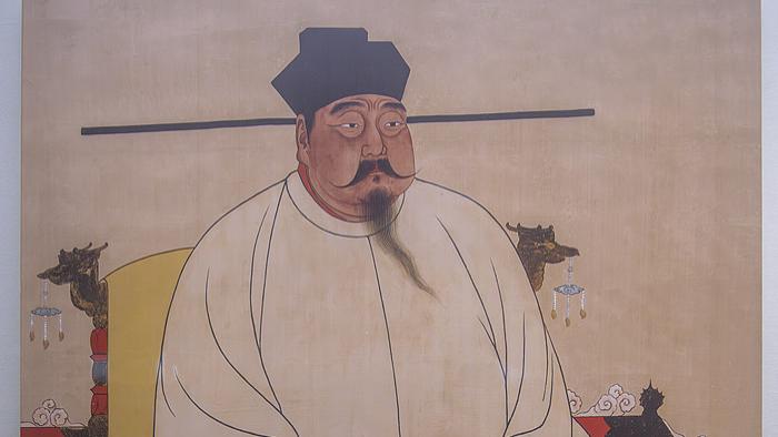 赵匡胤有多鸡贼？抄郭威 “黄袍加身” 作业，收买人心比师傅还狠！