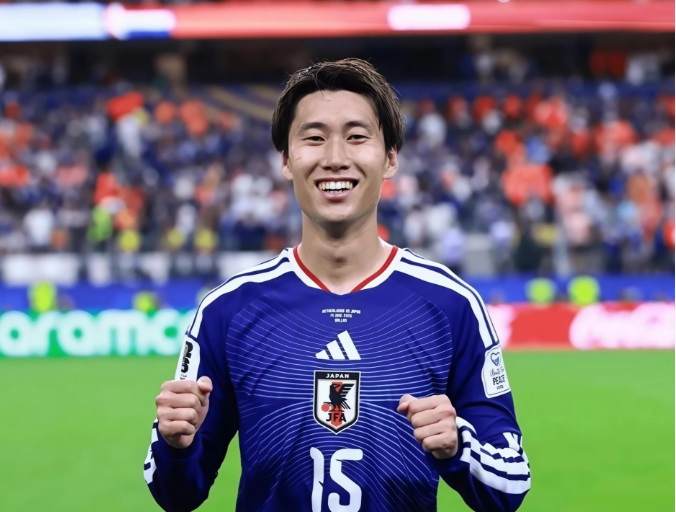 镰田大地真是福将！
第一场比赛日本队对阵荷兰第89分钟，镰田大地被队友的头球击中