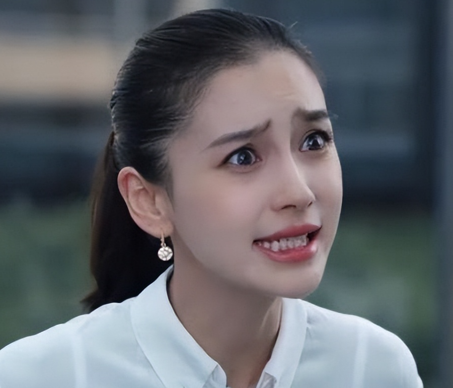 AB最近存在感有点弱啊。
离开《跑男》核心后，好像就没了固定的话题阵地。
演技这