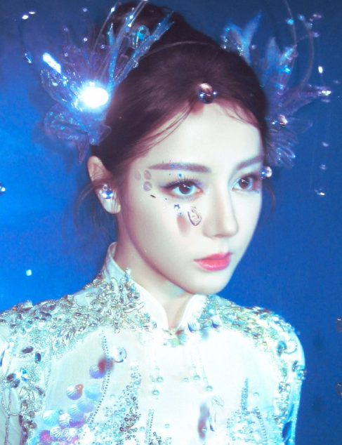 搅拌着彩虹般的日子，每一口都甜蜜沁心