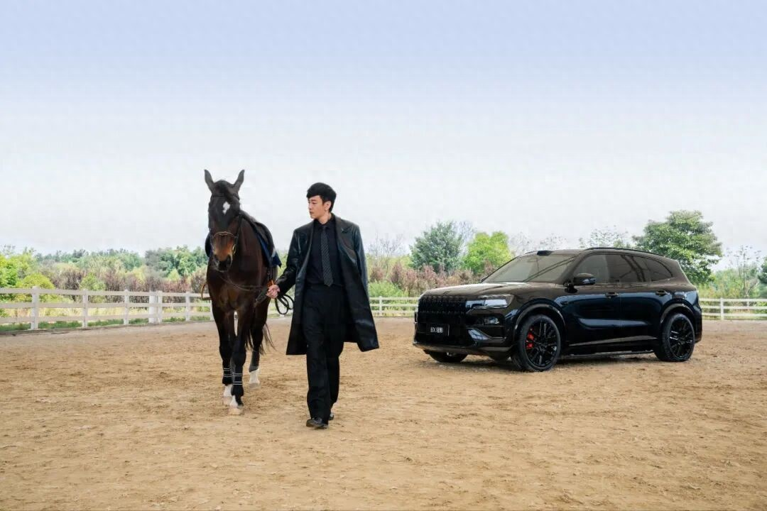 “西楚霸王代言新公路之王”官宣，何润东成为极氪8X“交付官”