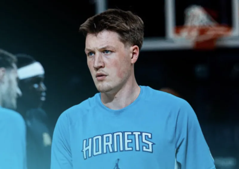 今日，NBA官方更新了最新一期的新秀榜：

1、康-克尼普尔 - 黄蜂
赛季数据