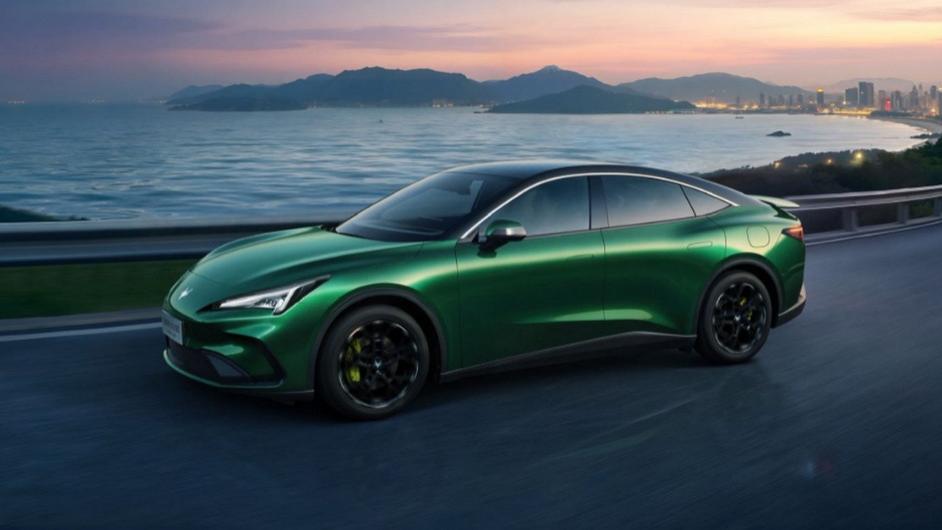 城区NOA入手即满配，极狐全新阿尔法S5上市补贴价9.98万起