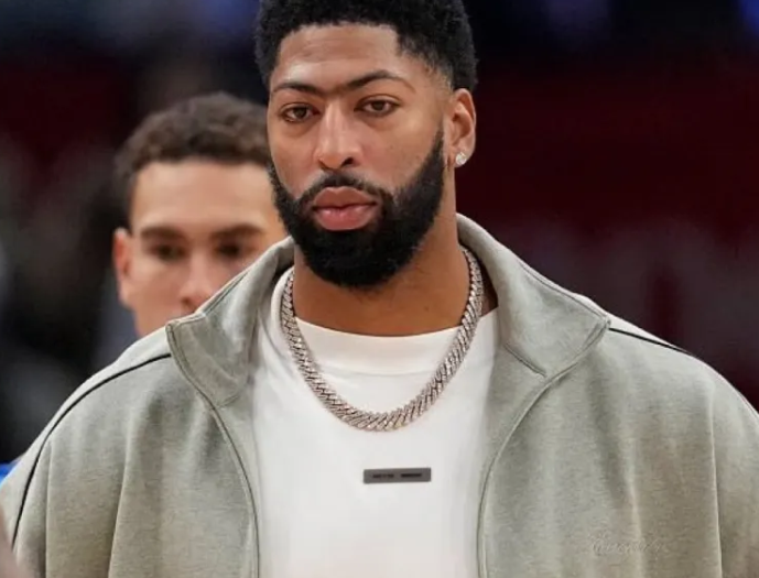 据NBA记者Sam Amico报道：
华盛顿奇才愿意交易送走安东尼-戴维斯。
但