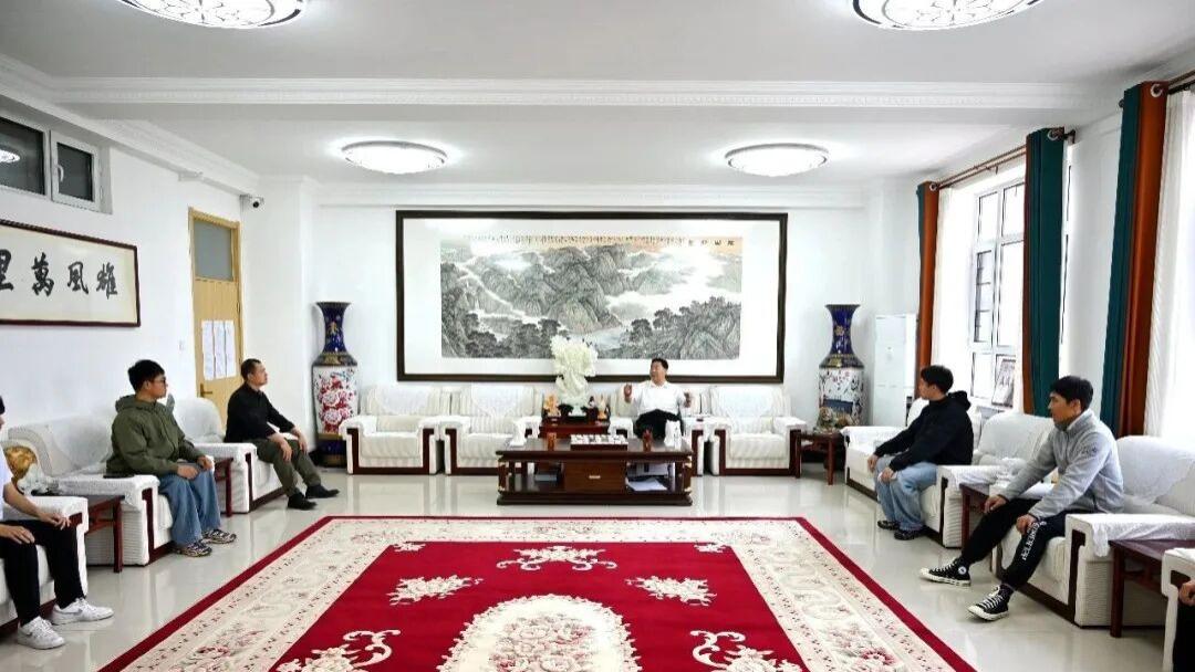 河北外国语学院董事长、校长孙建忠院士为学校大运会健儿作赛前动员