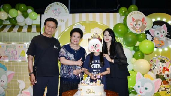 伊能静秦昊为米粒操办十岁生日宴，小公主大名首曝光，全家齐聚爱意满满