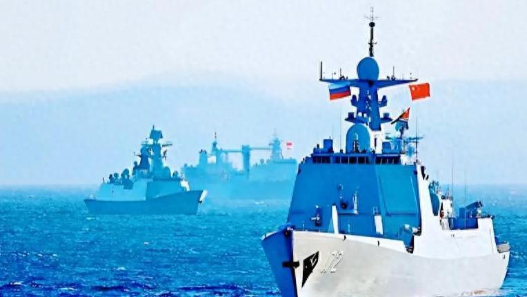 为何中国“下饺子”般狂造052D驱逐舰，却不让更牛的055挑大梁？