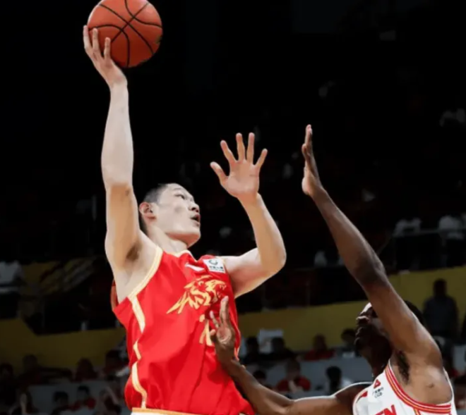 胡金秋是不是状态开始下滑了，怎么以前十拿九稳的球现在也有点打不进了呢。