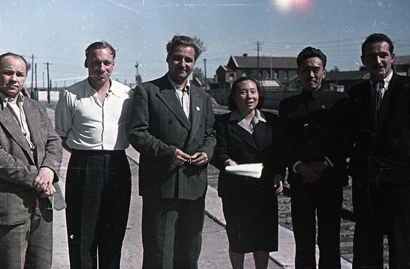 1949年，苏联摄影师Vladislav Mikosha一行在中国。