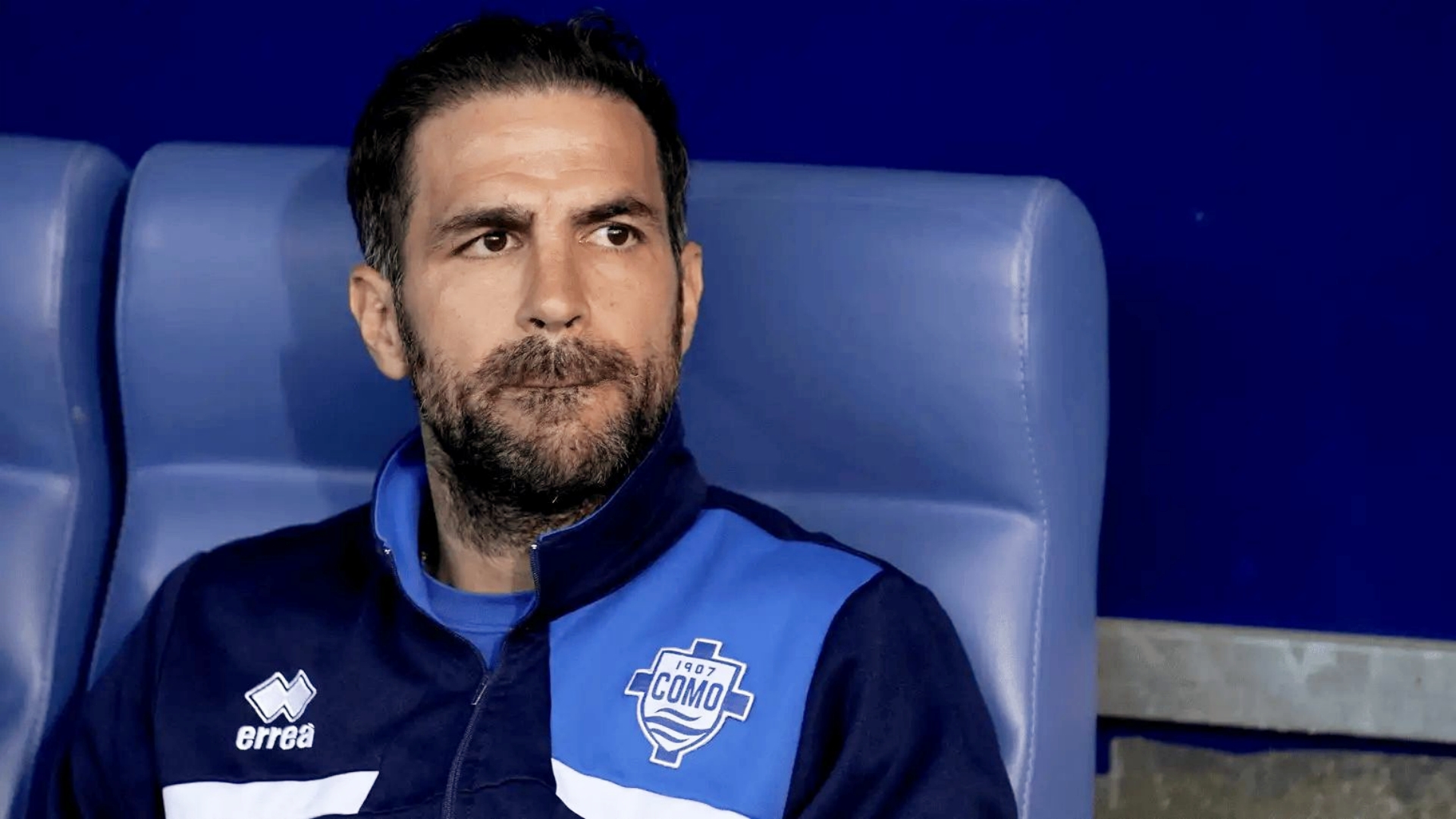 科莫主帅法布雷加斯在赛前发布会前，被问及可能执教切尔西的传闻。
他表示：所有传闻