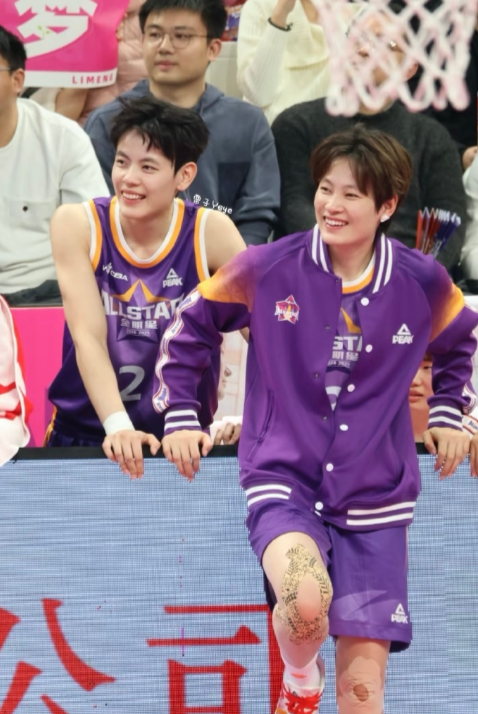 24岁的杨舒予于今日正式接棒姐姐杨力维，成为中国女篮新任队长。杨舒予又会打球颜值