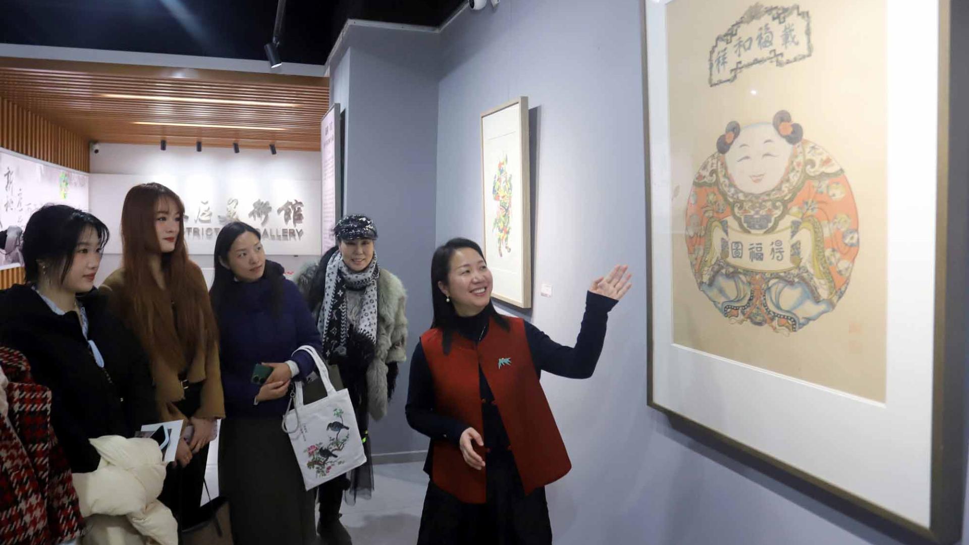 江苏苏州：“新桃•旧符——丙午年乔麦师生作品展”在姑苏区公共文化中心拉开帷幕