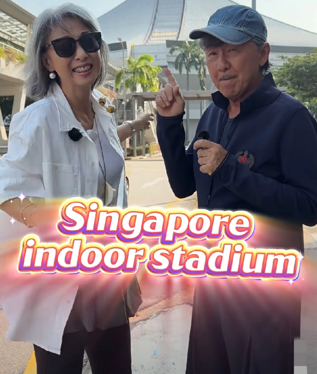 这两天叶倩文和林子祥夫妇去新加坡了
在新加坡室内体育馆举办“林子祥叶倩文白头到老