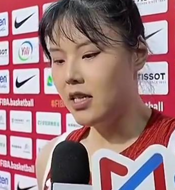 中国女篮球员李月汝谈球队惨败比利时。她表示：这场防守做的非常不好，可能还是磨合的