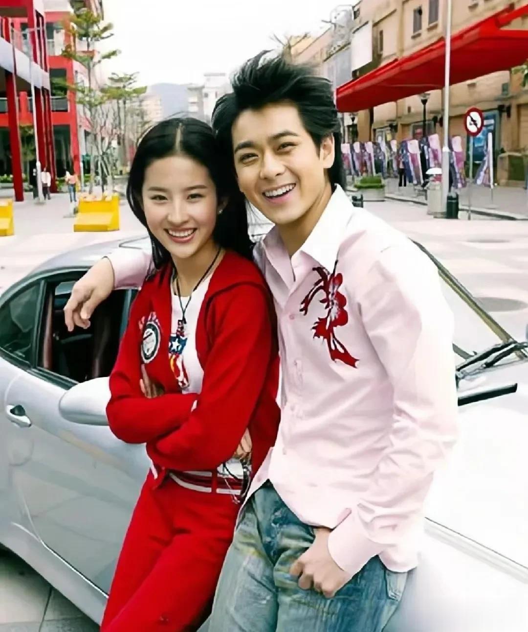 刘亦菲跟林志颖这颜值真的是绝配啊！俩人谁也不输谁，都是那种甜美系长相，而且根本就