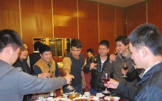 高中同学聚会吃了46万，请客的人付完钱走后，剩下的人却翻脸