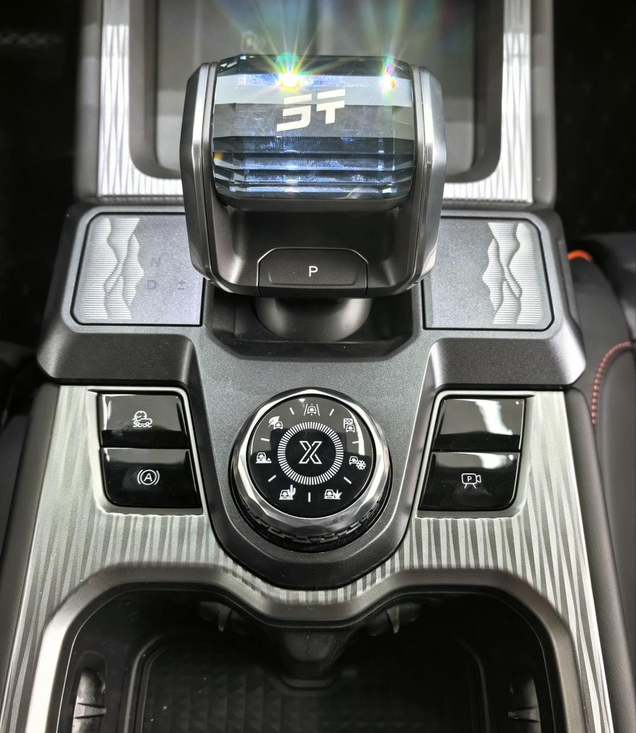 捷途自由者的XWD系统是一套专为轻越野和复杂路况设计的智能四驱系统…
1. 智能