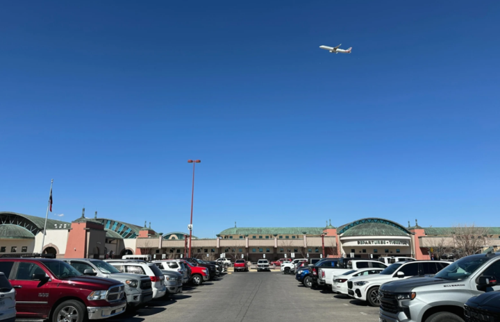 毒贩无人机袭击？美国关闭机场