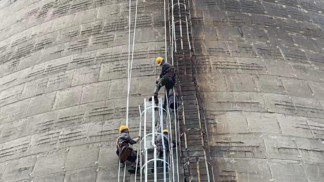 冷却塔爬梯制作安装完工 牢固耐用通行顺畅