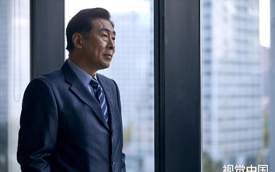 我开车去市环保局开会，破车坏在了局长专属通道，保安让我见识了啥叫小鬼难缠