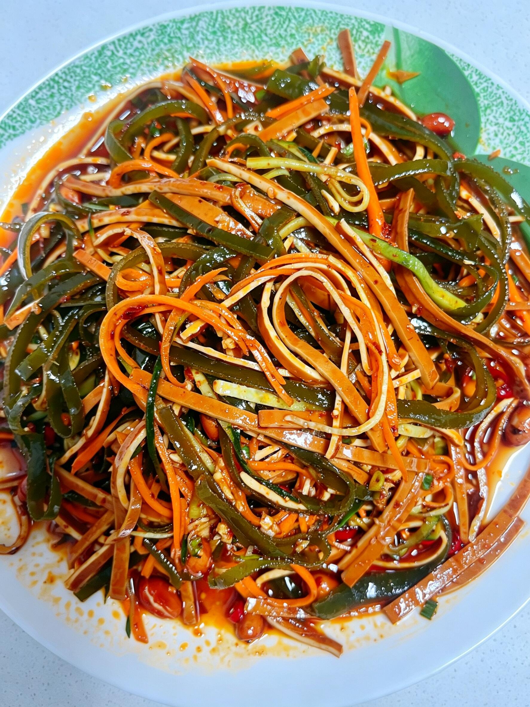 减脂期必吃✅凉拌三丝，5分钟搞定低卡解馋
减脂期的快乐，全被这盘凉拌三丝承包了！