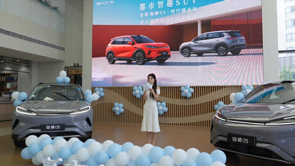 比亚迪海狮05 EV，11.99万元起开启智趣出行