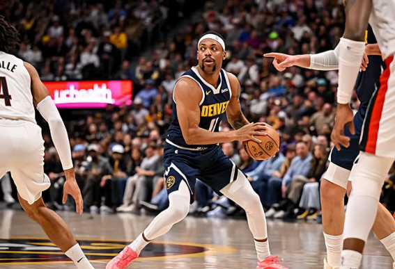 夸一夸这个赛季全勤的布朗！

布鲁斯布朗，在23赛季随队夺冠，是很多人心中的板凳