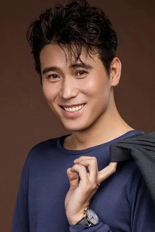 演员李乃文，宁夏人，这次回到银川，感慨万千，他说，想不到绿化这么好，道路这么宽，