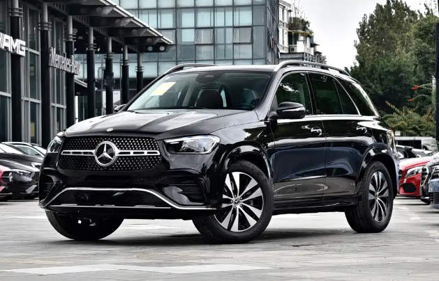 奔驰中大型SUV不足70万起售外观豪华很动感，搭载2.5T+48V轻混
奔驰GL