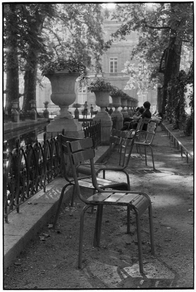 1982年，法国巴黎的花园小径。