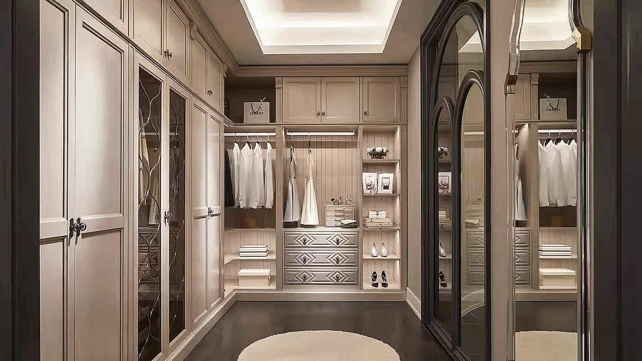 衣帽间怎么做，才高级又顺手？4 种黄金布局 + 细节、尺寸避坑清单