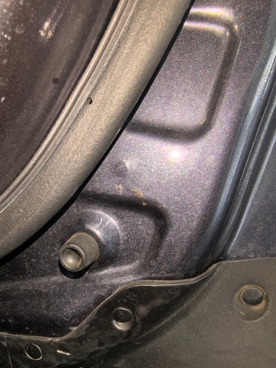 不锈就是假的是吧
22年的2.0t，3月份出厂，今年三年了，四个车门内侧全锈了啊