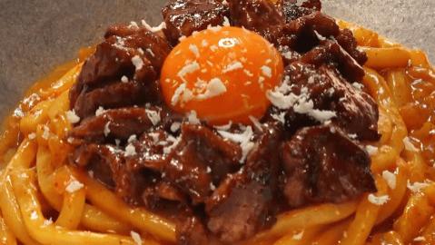 辣咖喱乌冬面：浓郁顺滑，搭配流心蛋的绝妙美味！