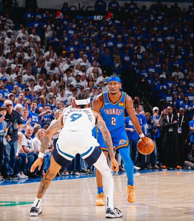 亚历山大右侧进攻思路
有没有兄弟有鸭梨长一点的集锦呀，最近看鸭梨很多左侧的对抗撤